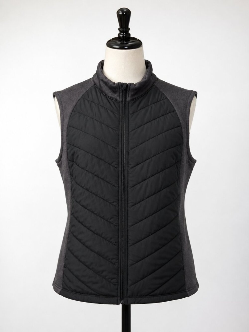 PGA Tour Quilted Sleeveless Vest in Black and Dark Gray